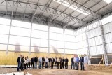 Presidentes de entidades visitam obras do novo pavilho da Fenachamp