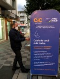 Parceria entre CIC, CDL, Sicredi e Prefeitura fornece lcool gel gratuito no centro da cidade
