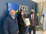 CDL entrega documentao ao presidente da FCDL-RS